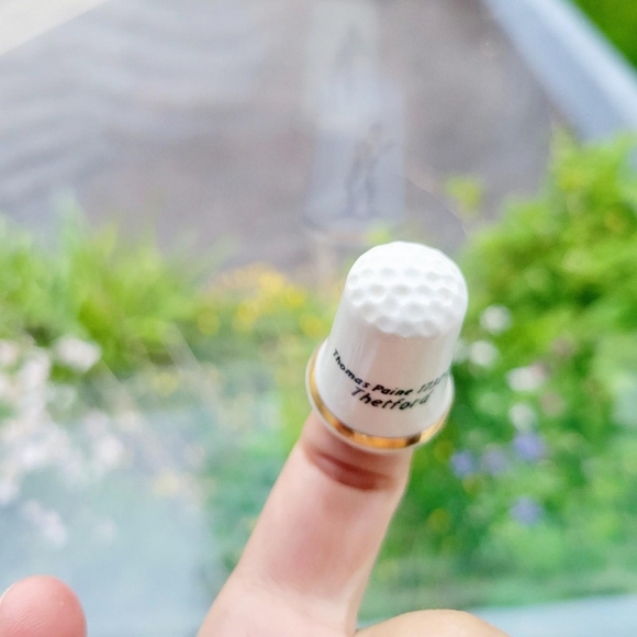 Vintage Thomas Paine Fine Bone China Collectible Thimble - Picture 7 of 8